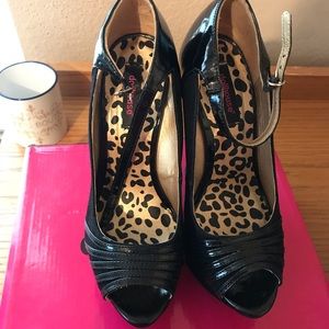 Dollhouse heel-less shoes